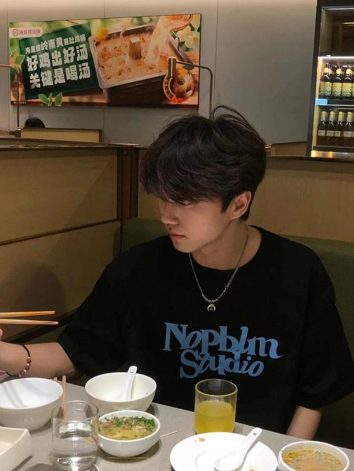 trai đẹp 2k10 trong trang phục đồng phục