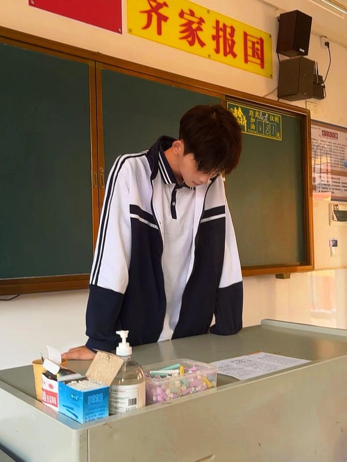 trai dep 2k12 dang nghi ngo