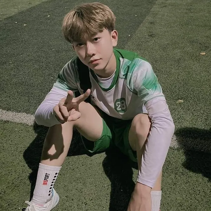 trai đẹp 2k7 đá bóng