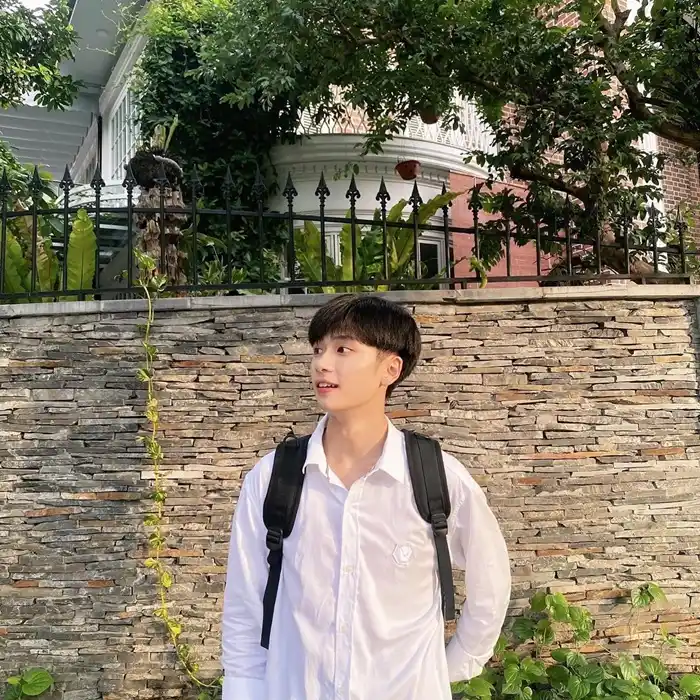 trai đẹp 2k7 đeo balo