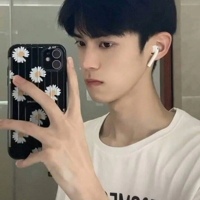 trai đẹp 2k7 đeo tai nghe