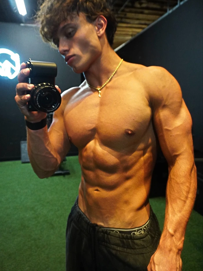 trai dep 8 mui phong cach