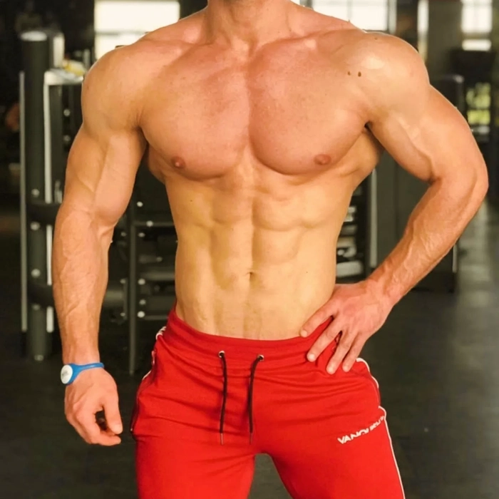 trai dep 8 mui trong phong gym