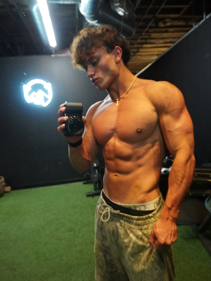 trai dep 8 mui voi nu cuoi tu tin