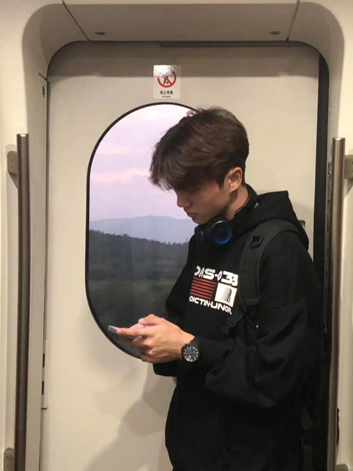 trai đẹp áo trắng