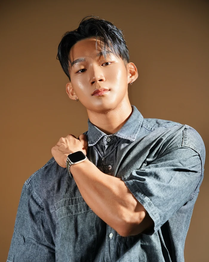 trai dep han chup anh ngoai troi