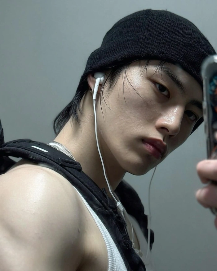 trai dep han mac vest