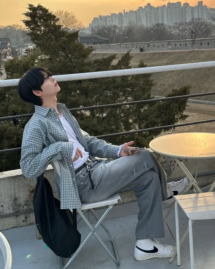 trai đẹp hàn quốc biểu cảm lạnh lùng