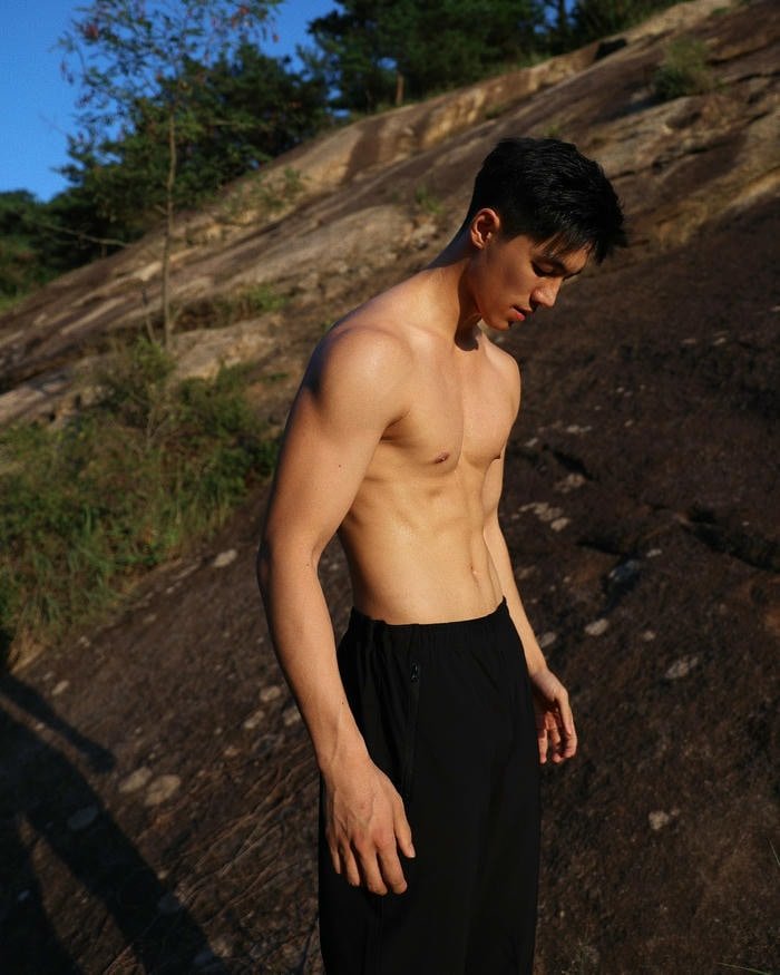 ảnh trai 6 múi ngầu