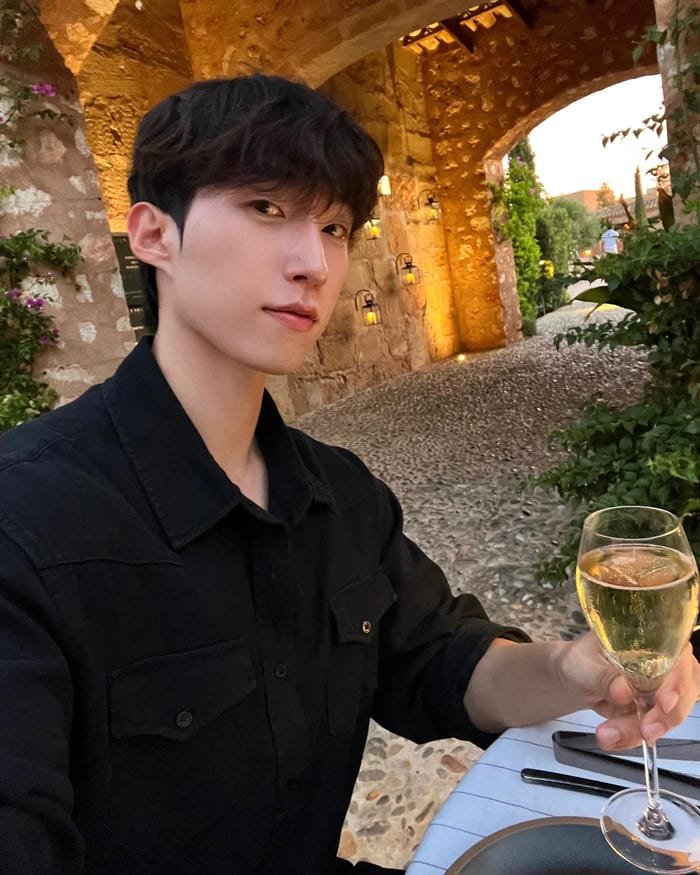 ảnh trai đẹp châu á làm hình nền