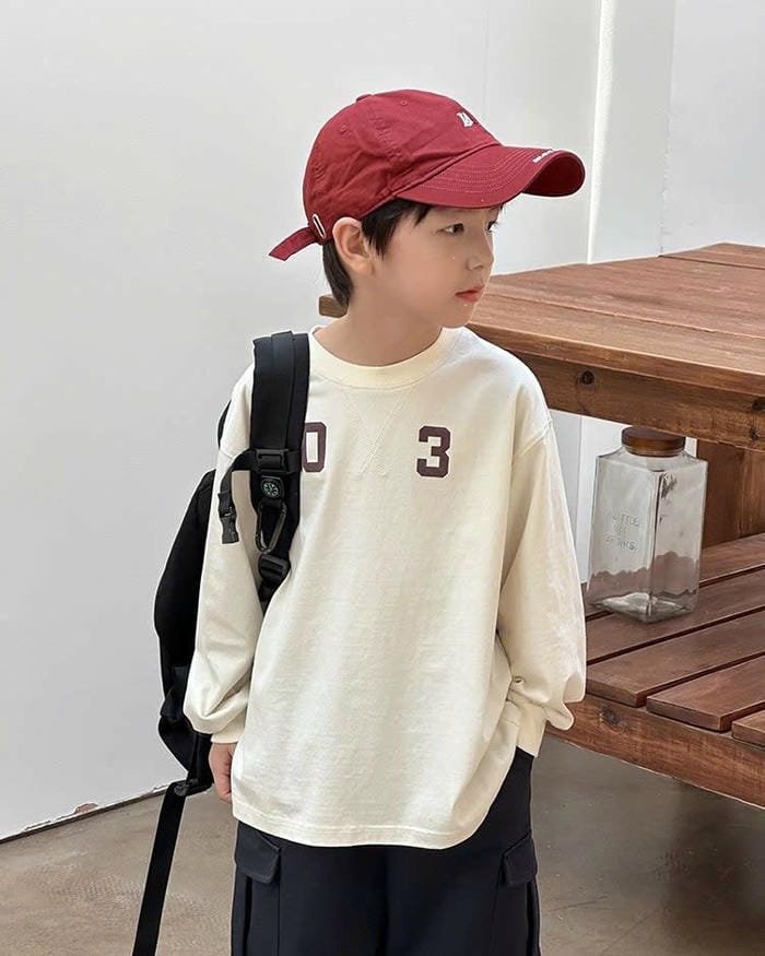 bé trai có vẻ đẹp vượt trội thế giới