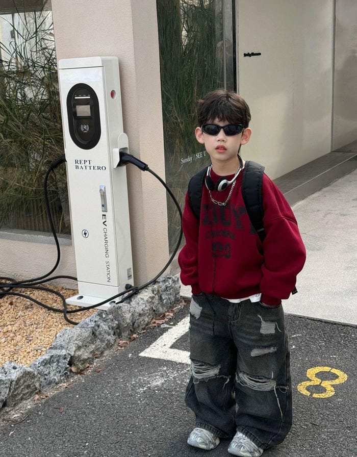 bé trai đẹp nhất thế giới ánh nhìn sâu sắc