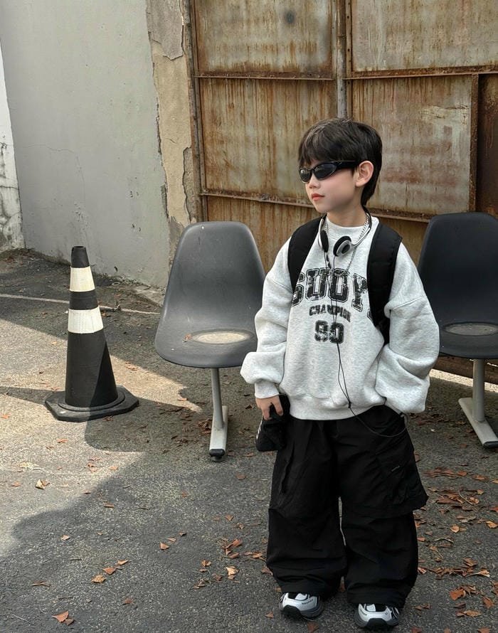 em bé đẹp trai với làn da trắng