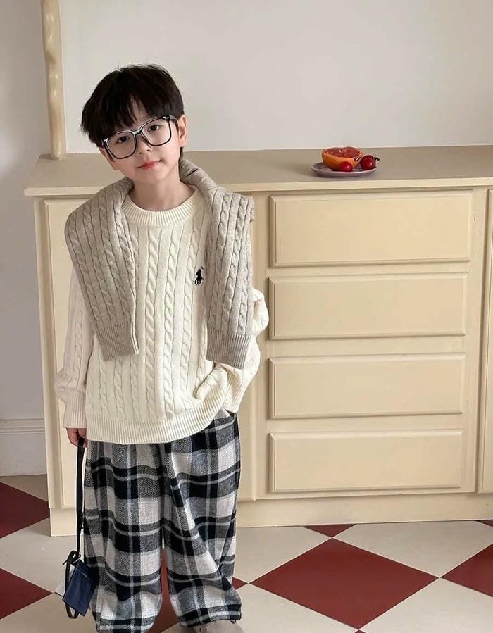 em bé trai đẹp và đáng yêu