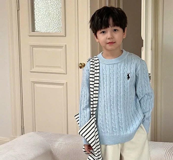 gương mặt em bé đẹp trai