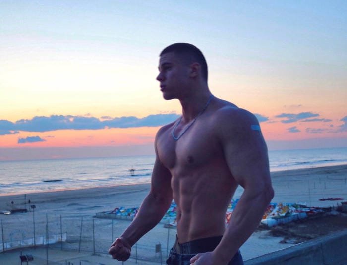 hinh anh trai dep co bung 6 mui