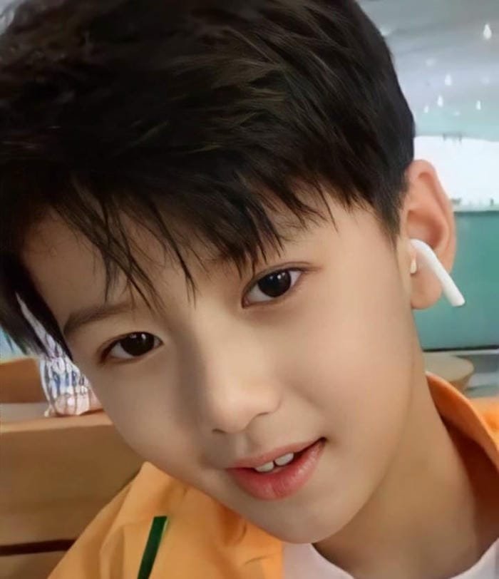 hinh nen be trai 10 tuoi