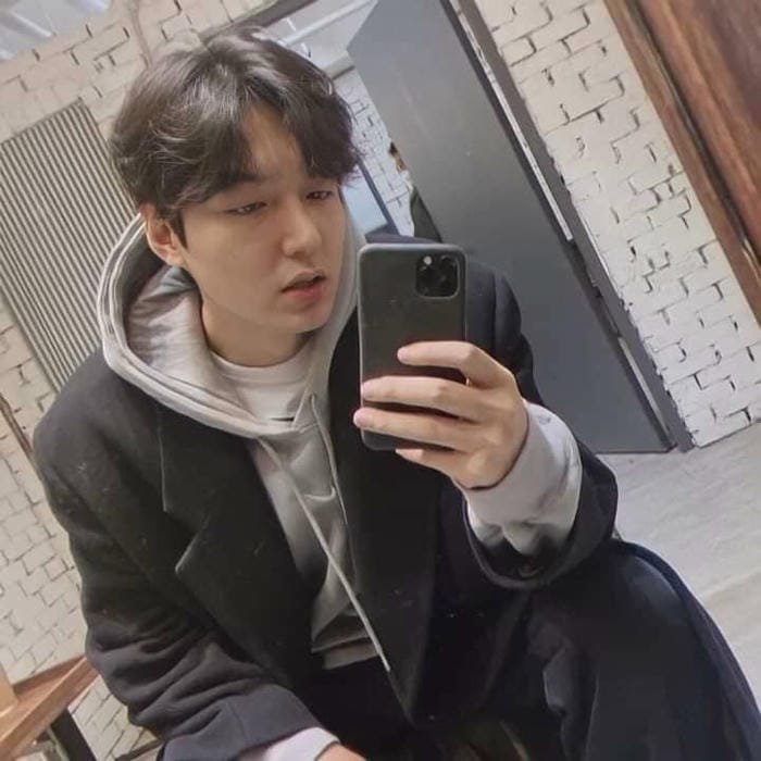 khuôn mặt thanh tú