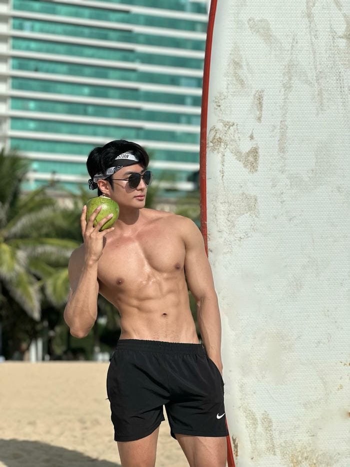 nam thần hàn quốc 6 múi