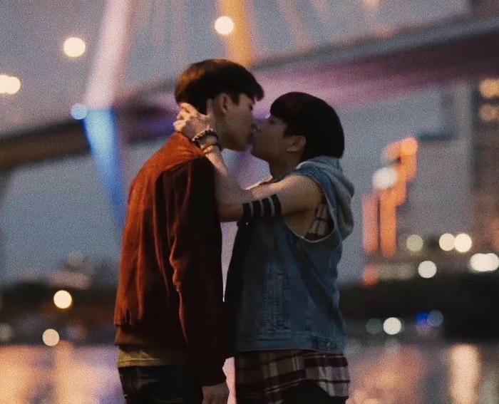 nụ hôn lãng mạn