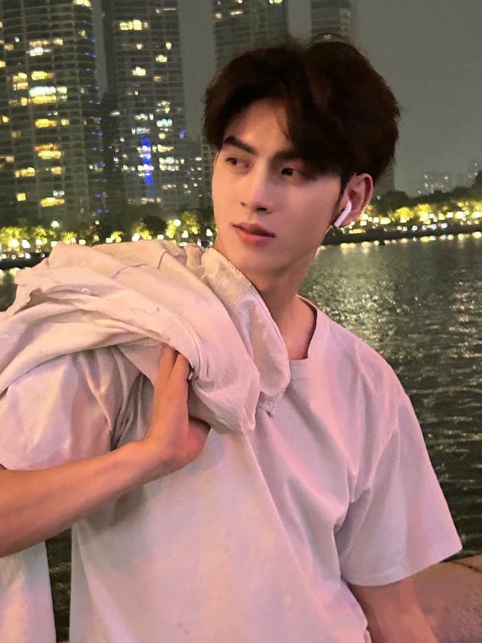 trai đẹp 2k10 góc nghiêng