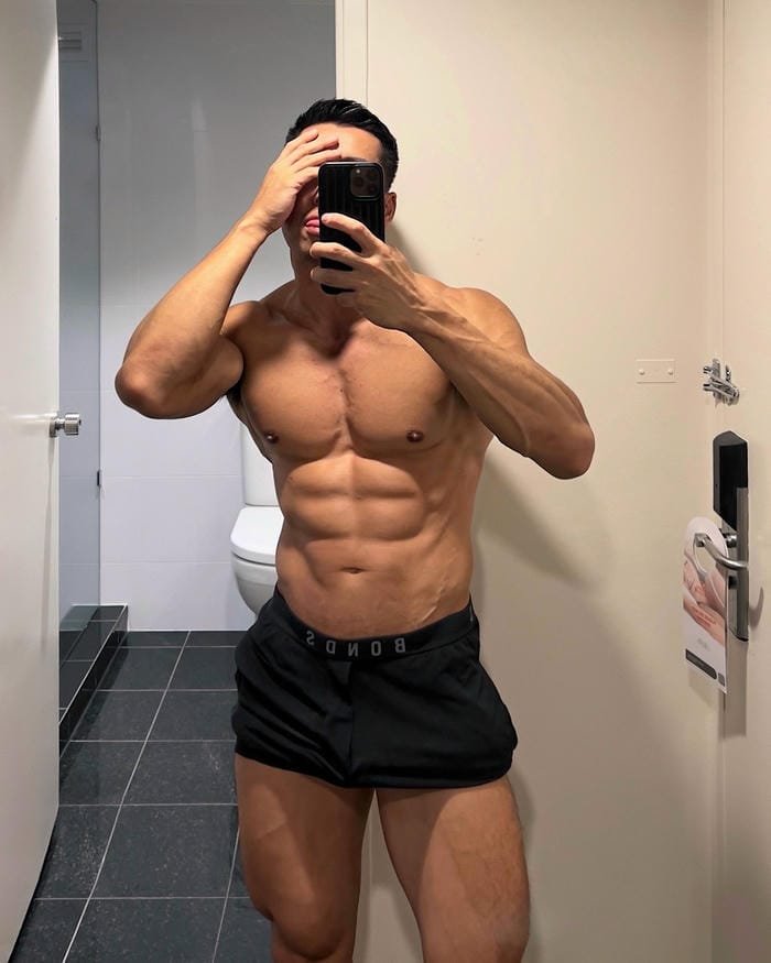 trai đẹp 6 múi hàn quốc đeo kính