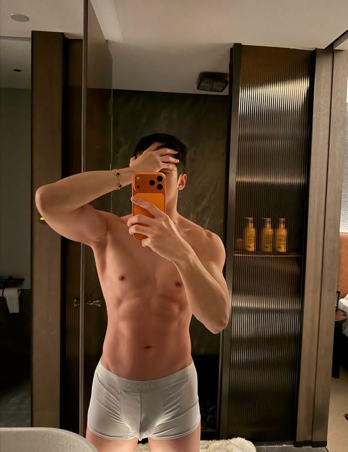 trai đẹp 6 múi không lộ mặt