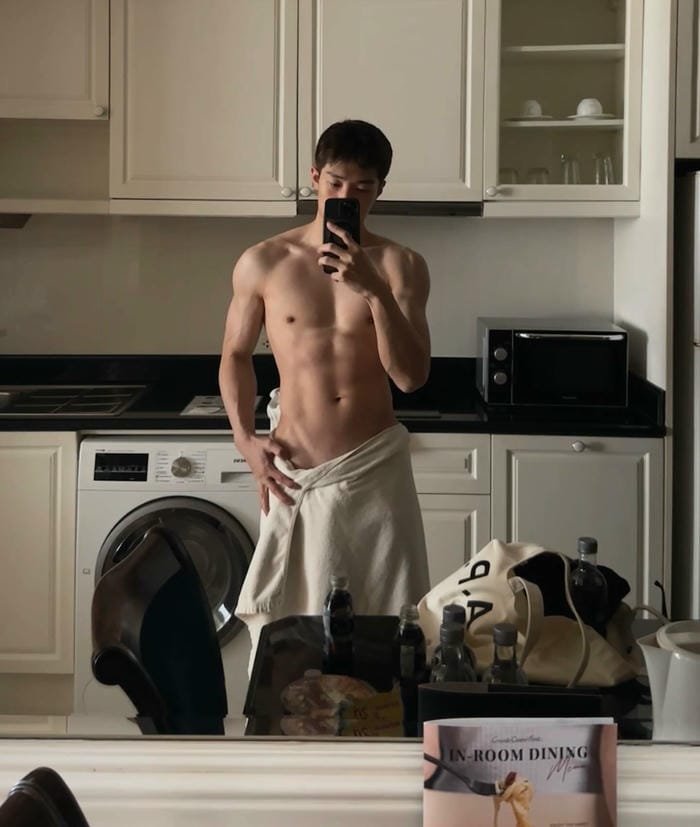 trai đẹp body chuẩn 6 múi che mặt