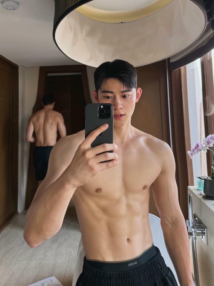 trai đẹp cơ bắp quyến rũ