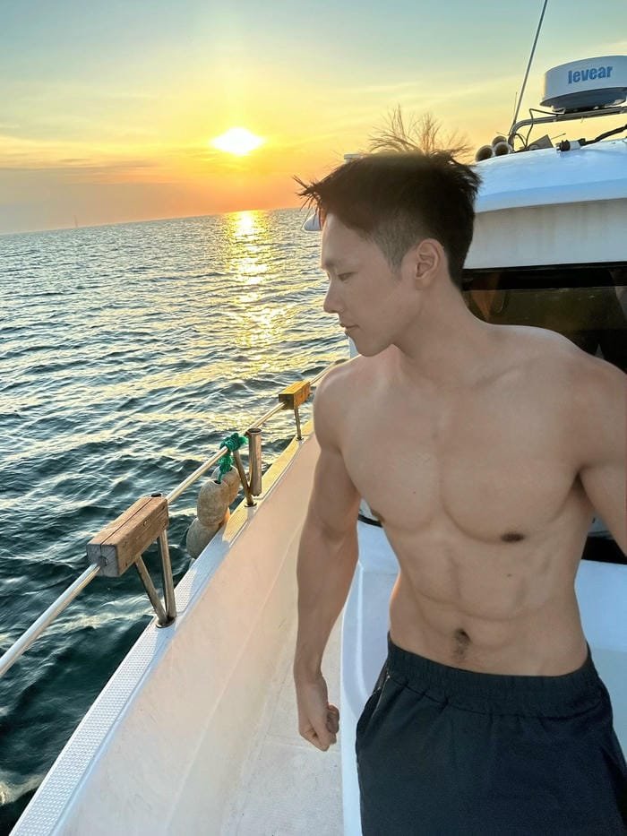 trai đẹp hàn quốc với thân hình săn chắc