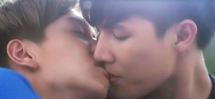 trai đẹp hôn nhau