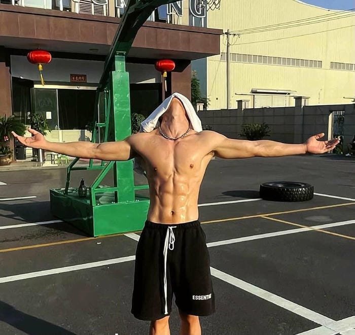 trai dep khoe dang giau mat