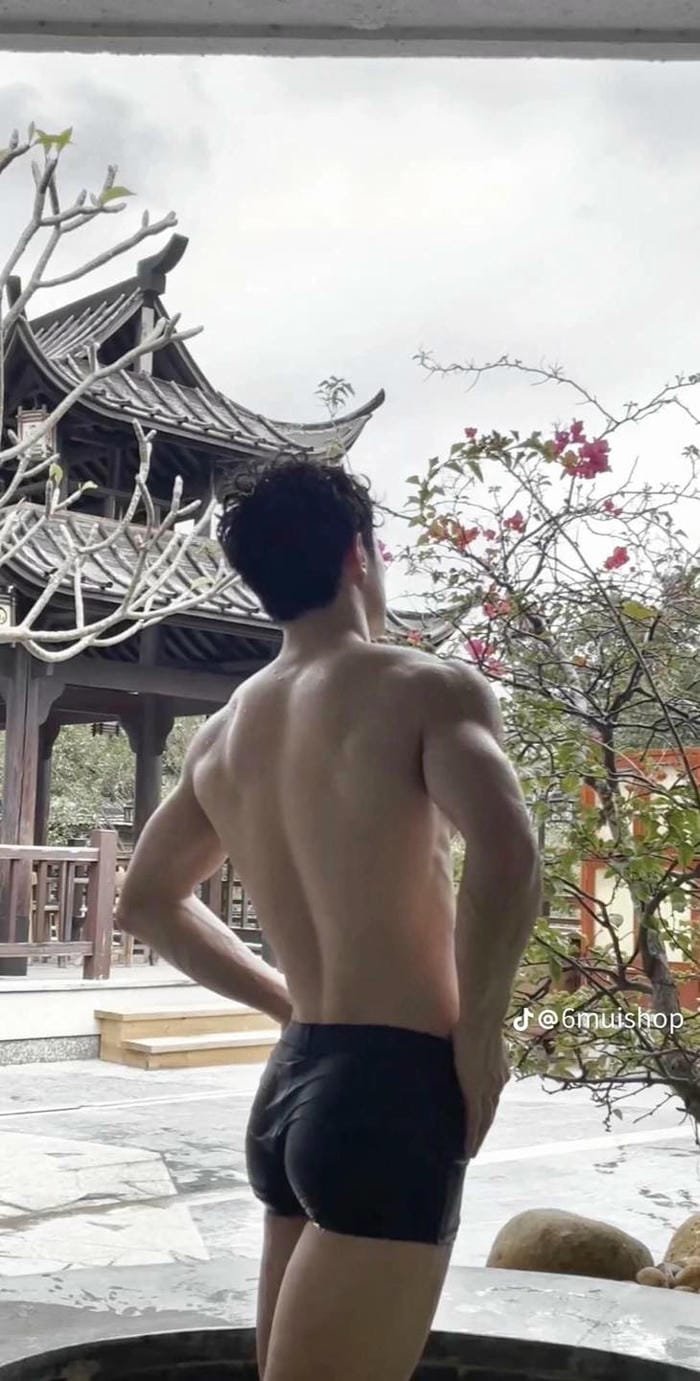 trai dep nhin tu sau lung