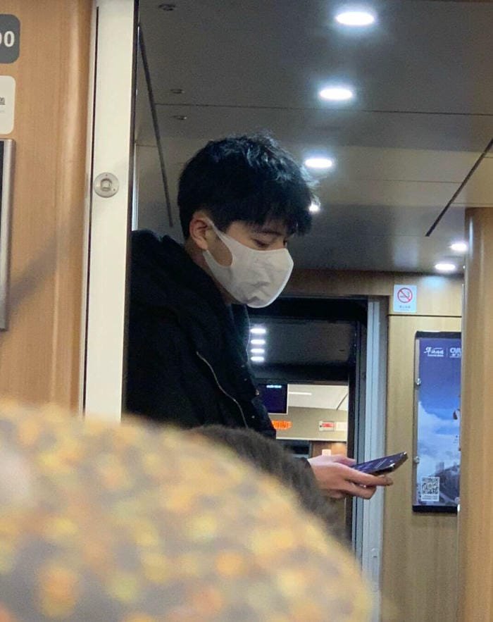 trai dep voi net mat bi an