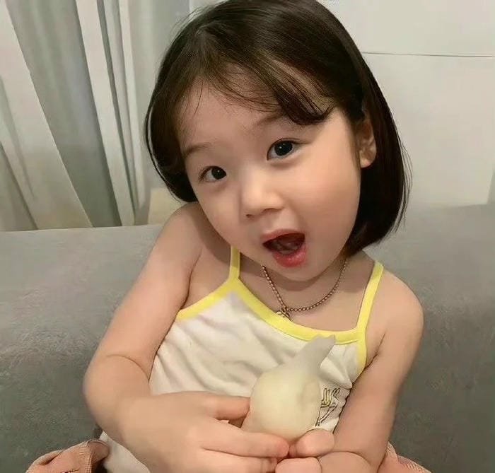 ảnh bé gái xinh xắn