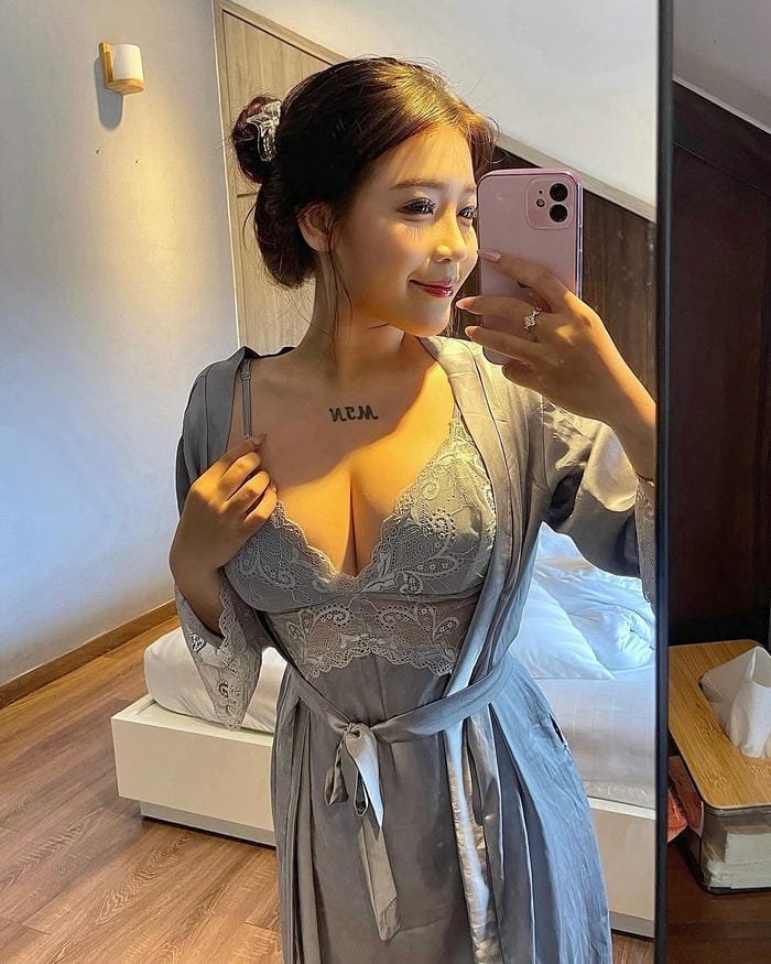 ảnh gái xinh vú to lắm