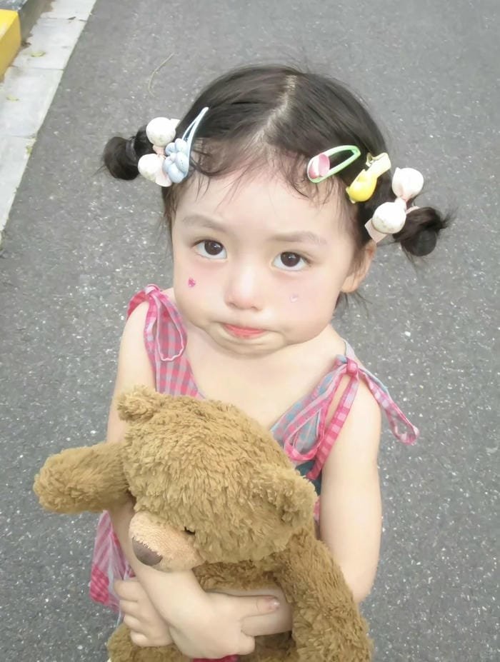 bé gái ấn tượng