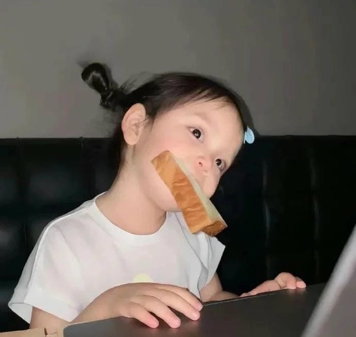 bé gái hiện đại