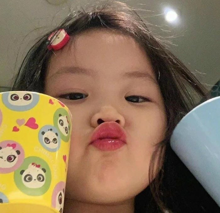 bé gái lôi cuốn