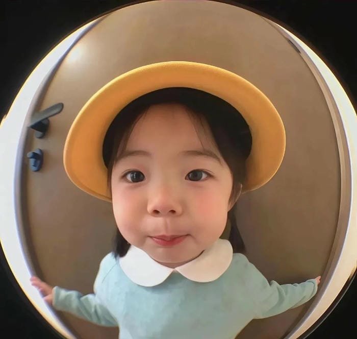 bé gái mạnh mẽ