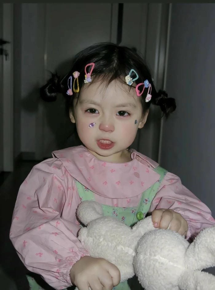 bé gái năng động