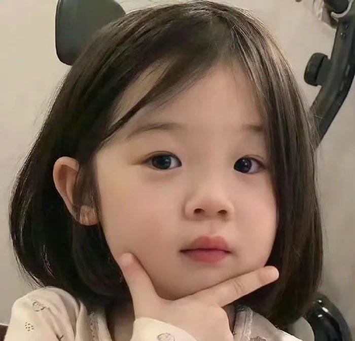 bé gái nghệ thuật