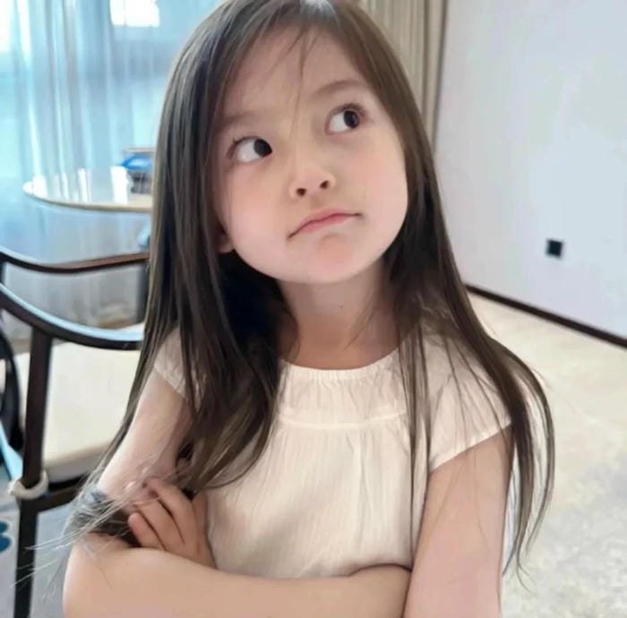 bé gái thiên thần