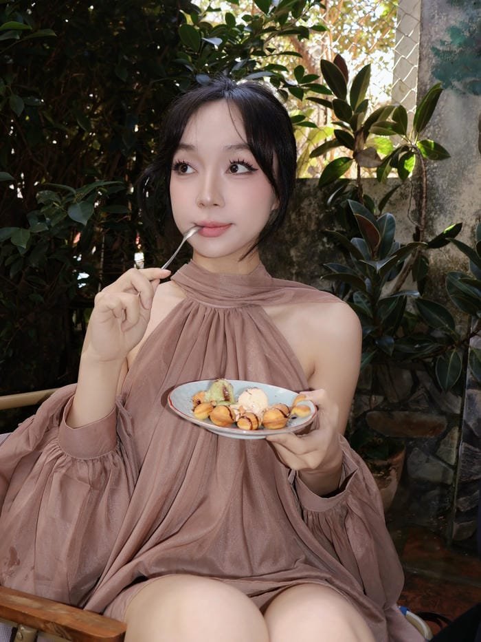 gái 2k10 tối giản