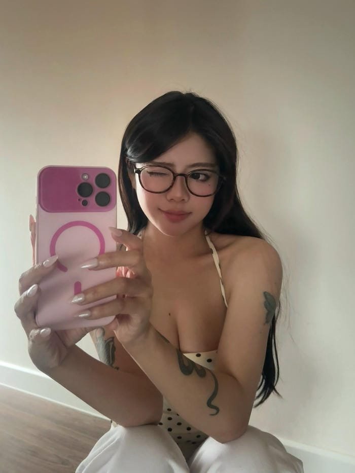 gái mạng cute sắc sảo