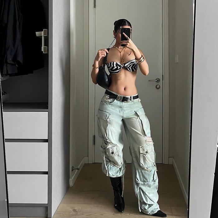 gái xinh che mặt điện thoại đẹp mê hồn