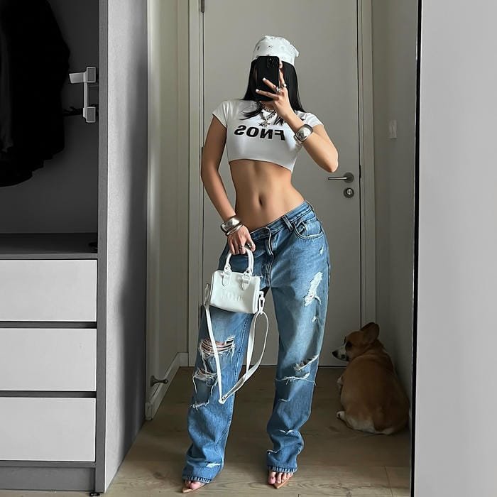 gái xinh che mặt điện thoại đẹp