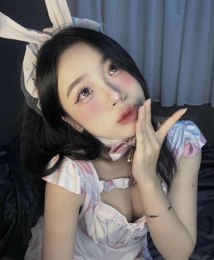 gái xinh cosplay thỏ bí ẩn