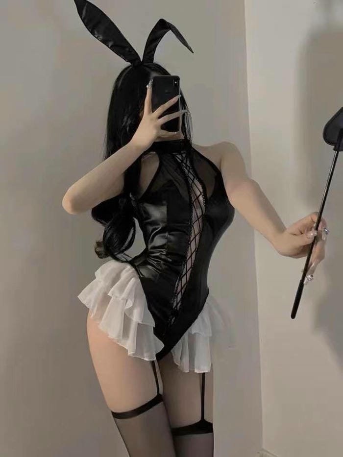 gái xinh cosplay thỏ mạnh mẽ