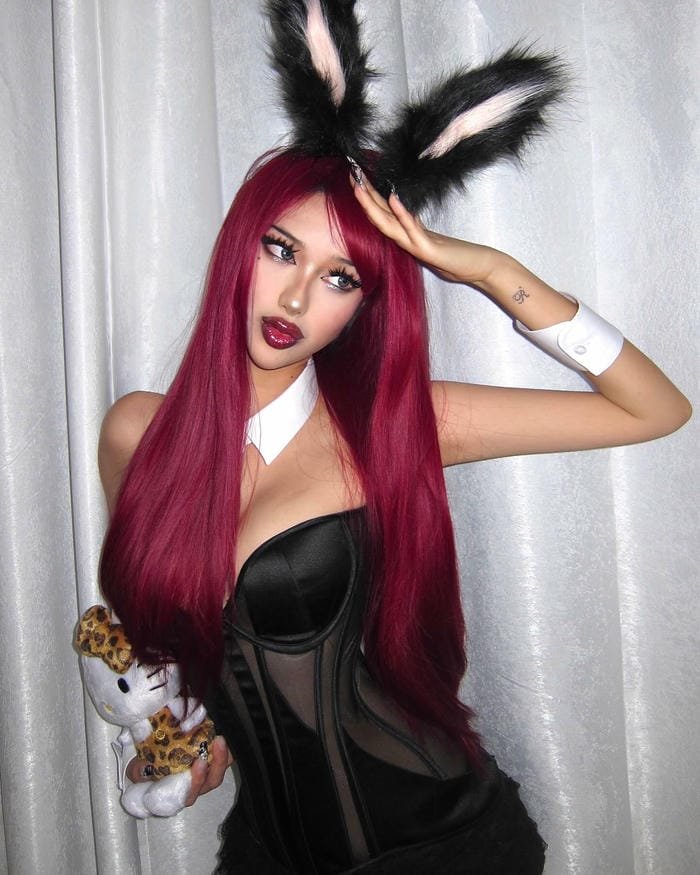 gái xinh cosplay thỏ tối giản